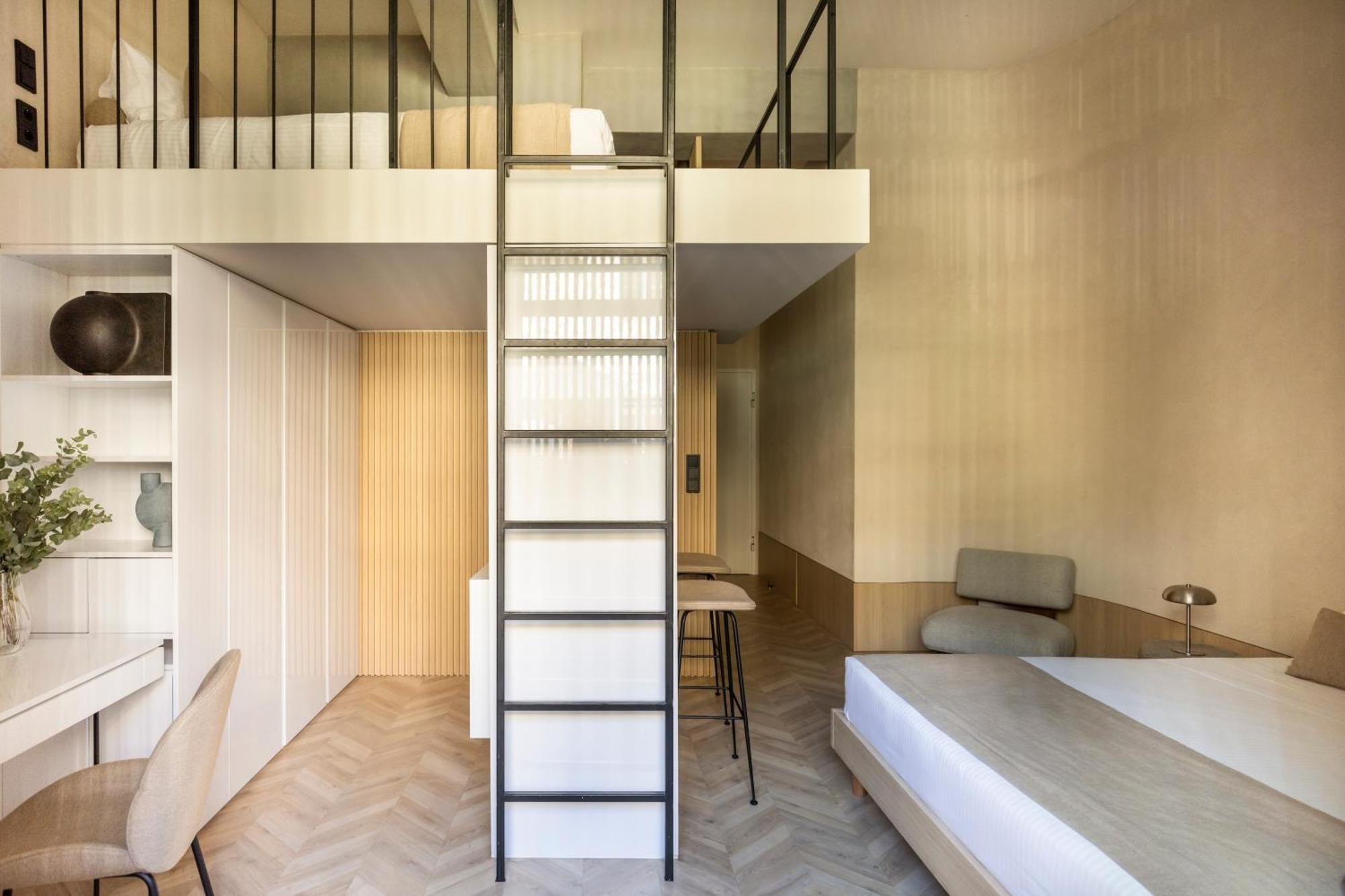 The Newel Psychiko Hotel Athén Kültér fotó A ladder leading to a mezzanine